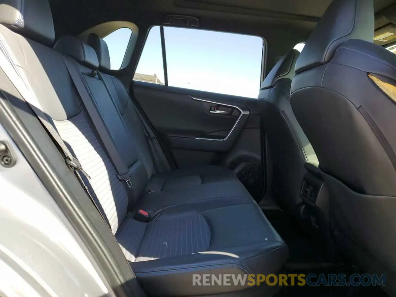 11 Photograph of a damaged car JTMEWRFV2KD515380 TOYOTA RAV4 2019