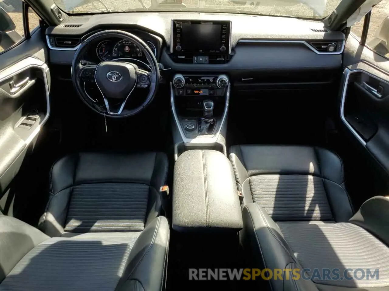 8 Photograph of a damaged car JTMEWRFV2KD515380 TOYOTA RAV4 2019