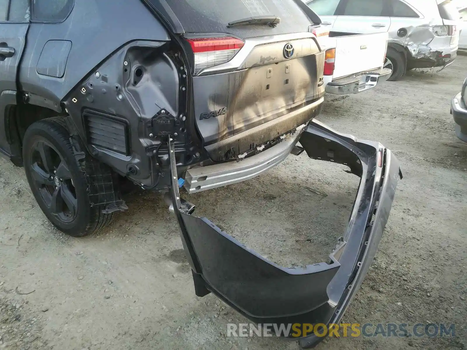 9 Photograph of a damaged car JTMEWRFV3KJ023121 TOYOTA RAV4 2019