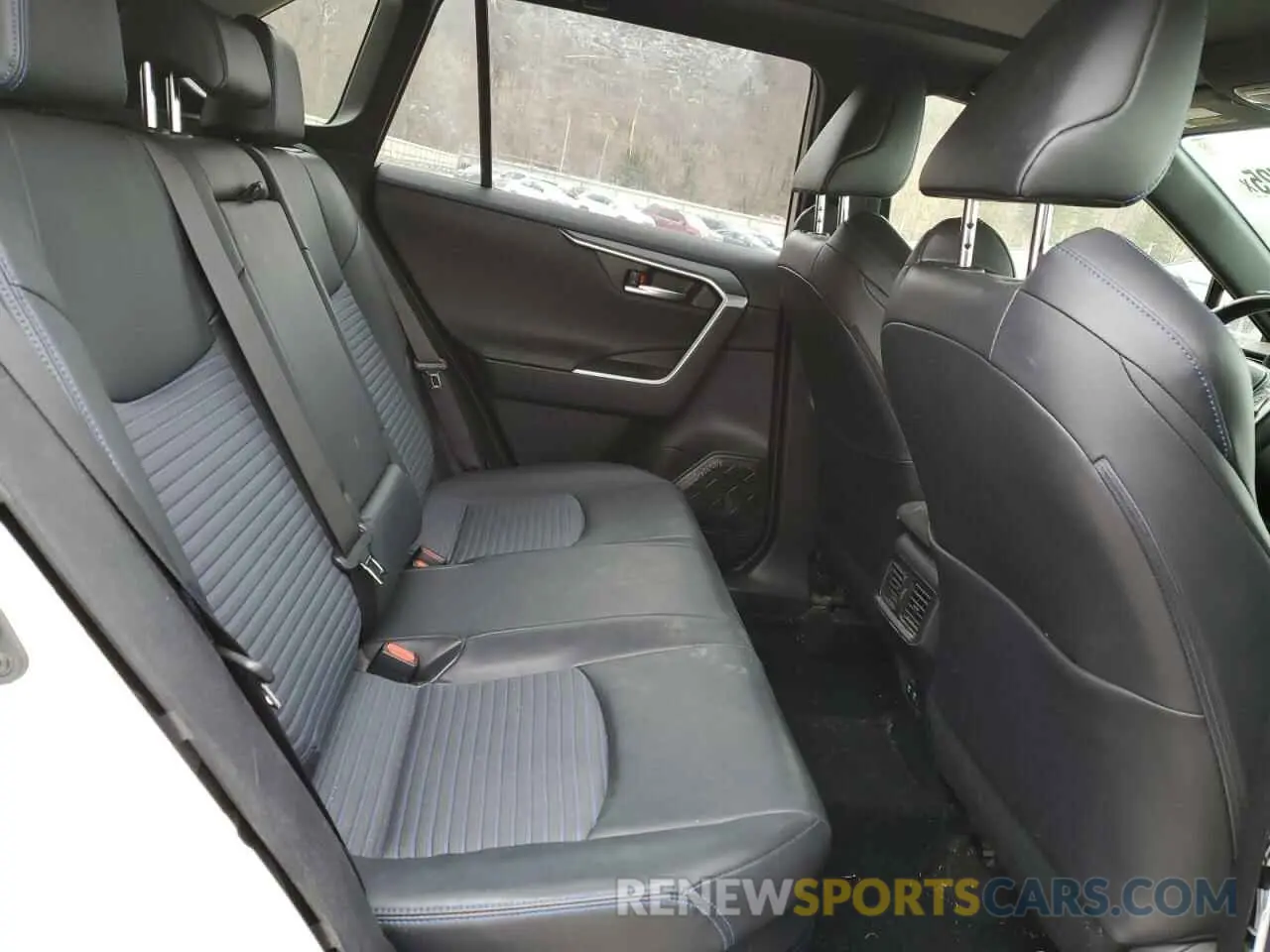 11 Photograph of a damaged car JTMEWRFV4KD521858 TOYOTA RAV4 2019