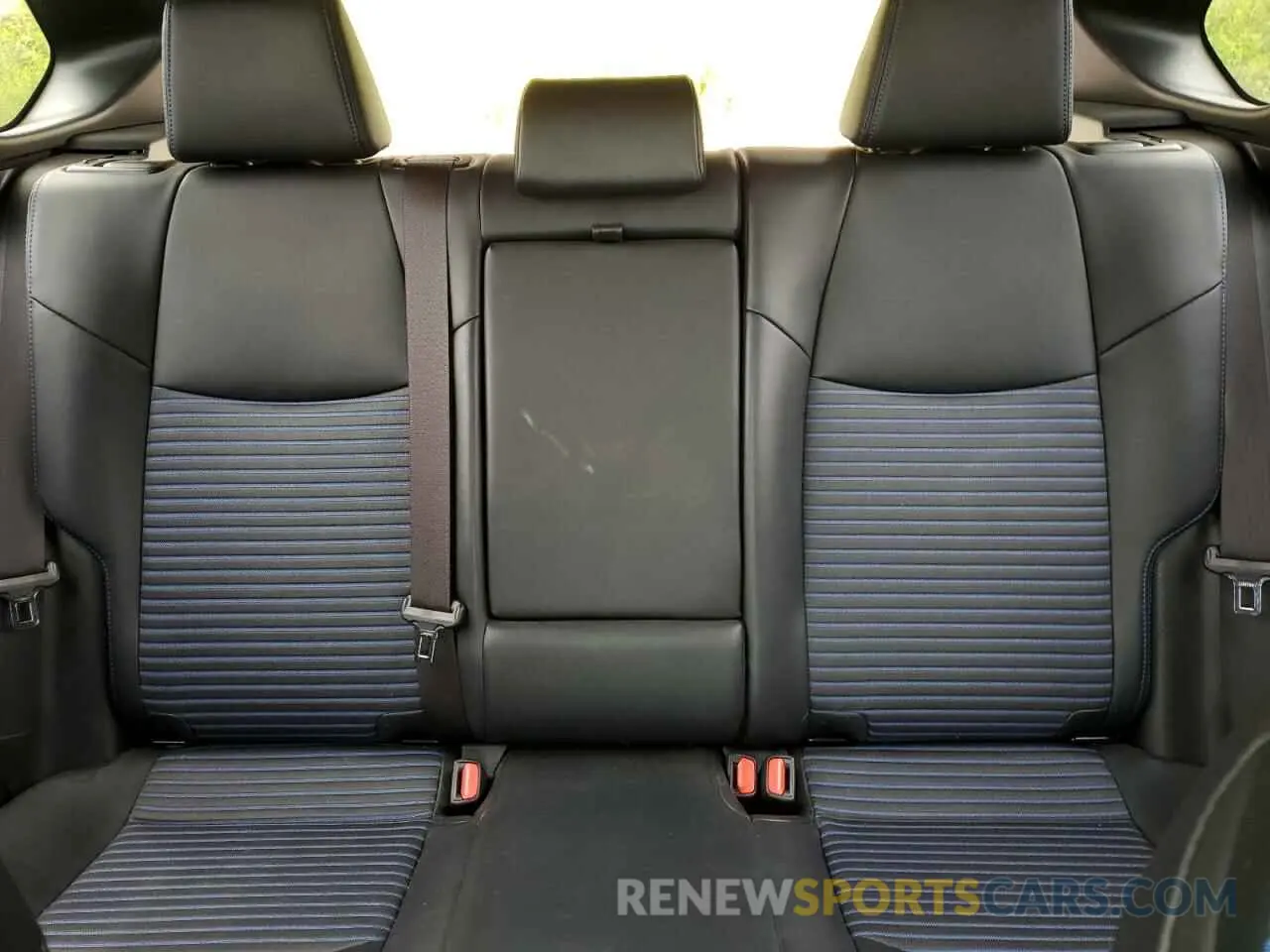 10 Photograph of a damaged car JTMEWRFV4KJ004433 TOYOTA RAV4 2019