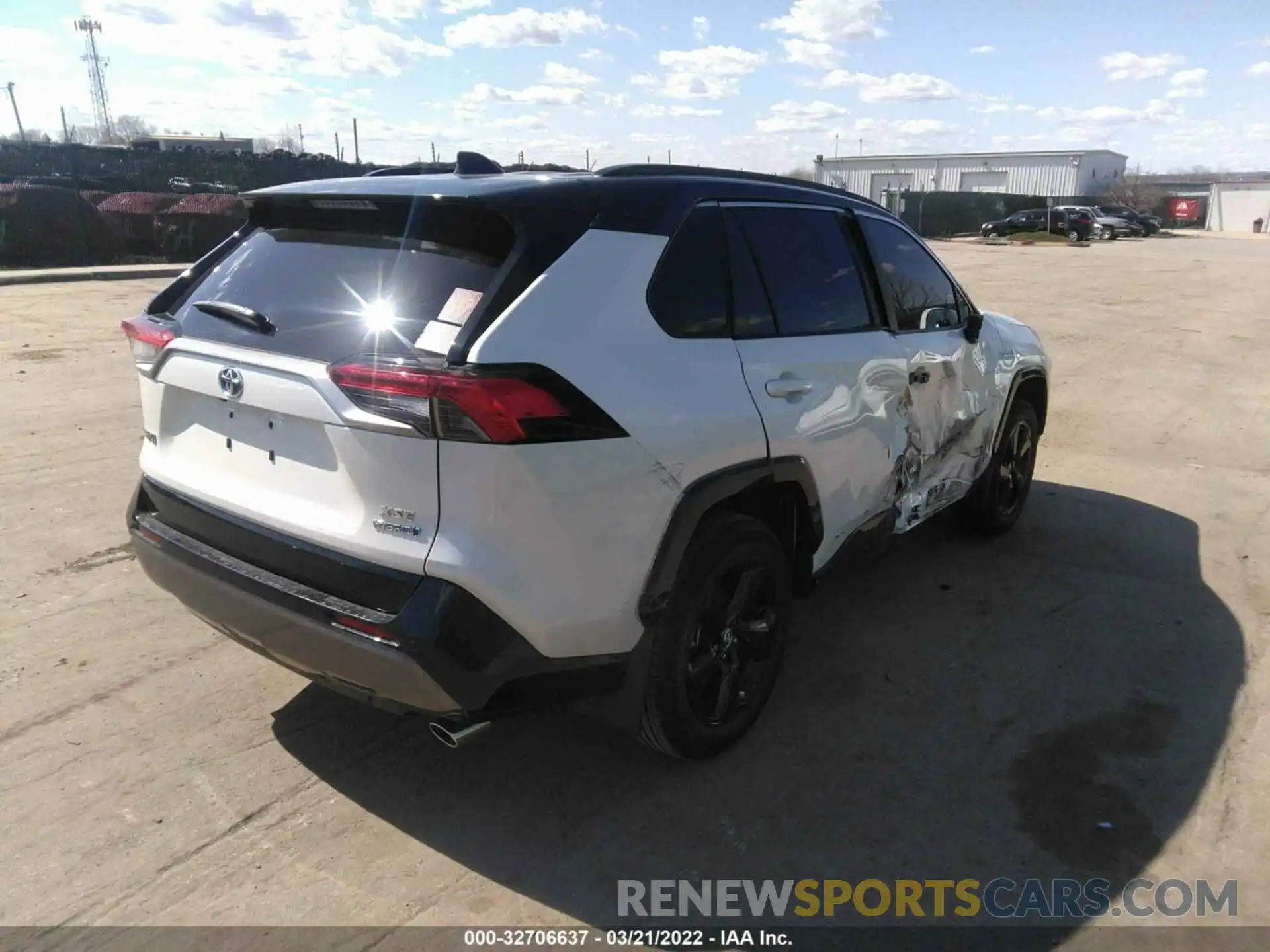 4 Photograph of a damaged car JTMEWRFV4KJ008692 TOYOTA RAV4 2019