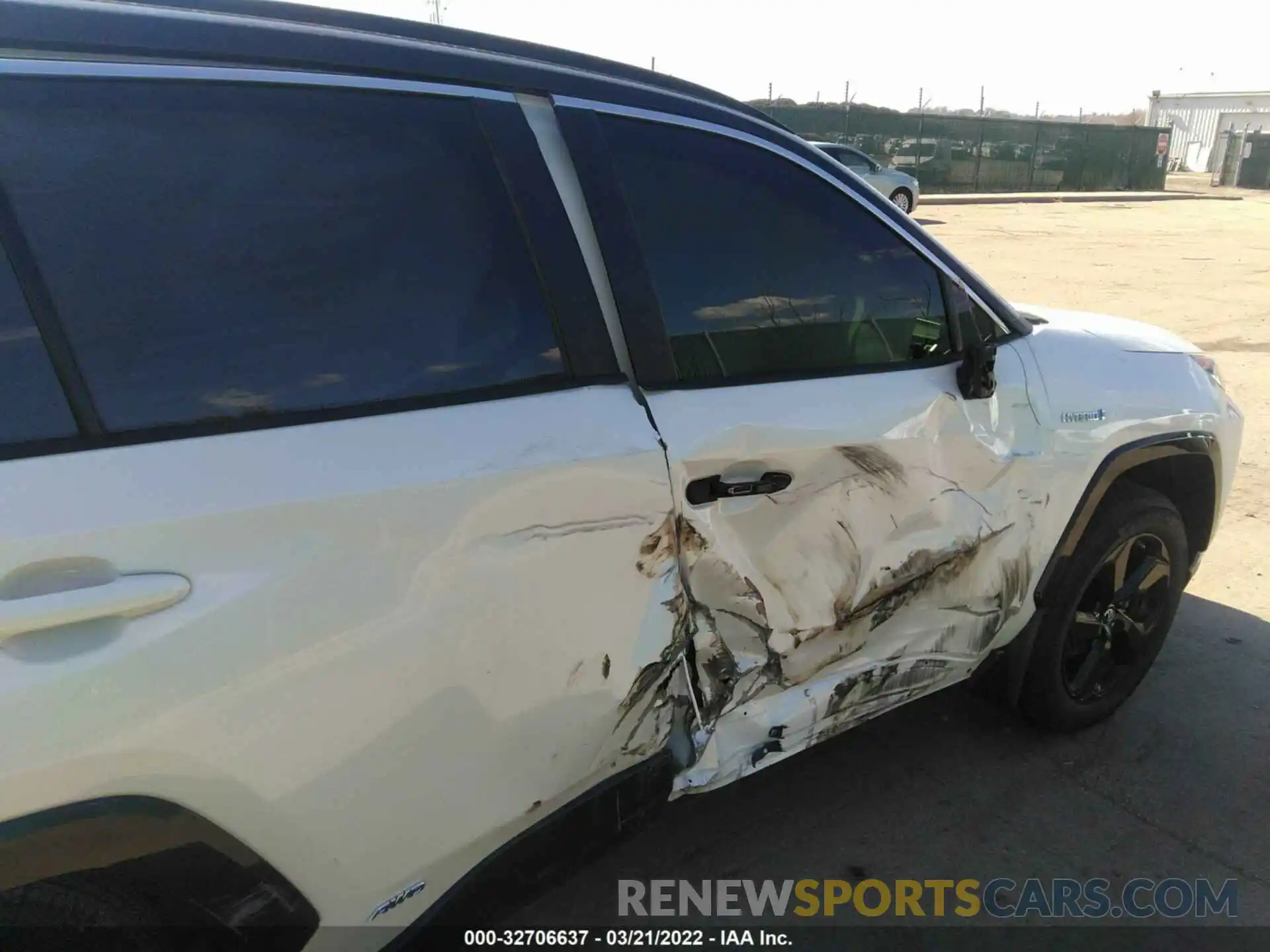 6 Photograph of a damaged car JTMEWRFV4KJ008692 TOYOTA RAV4 2019