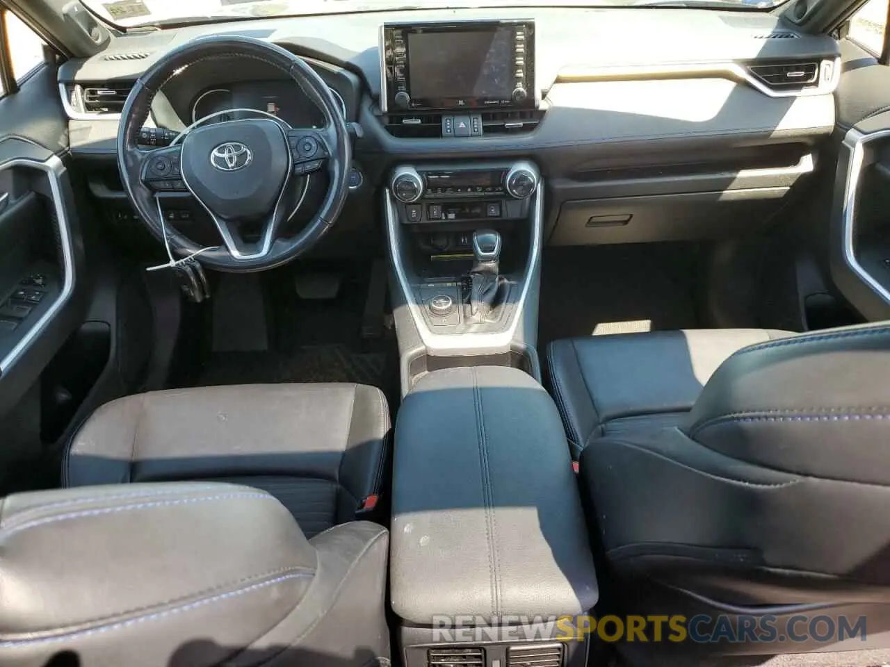 8 Photograph of a damaged car JTMEWRFV5KD514272 TOYOTA RAV4 2019