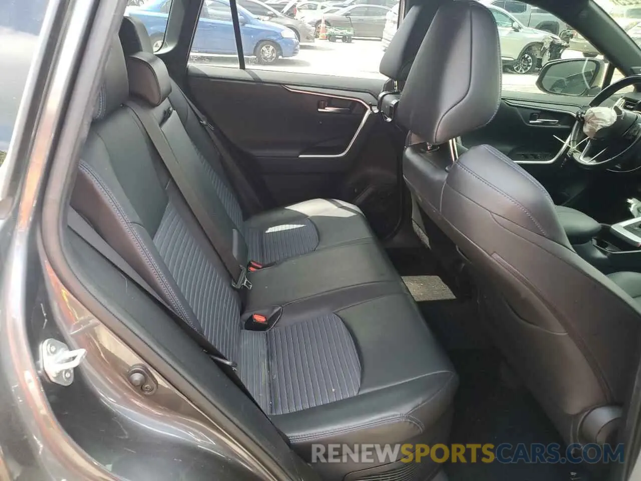 11 Photograph of a damaged car JTMEWRFV5KD518192 TOYOTA RAV4 2019