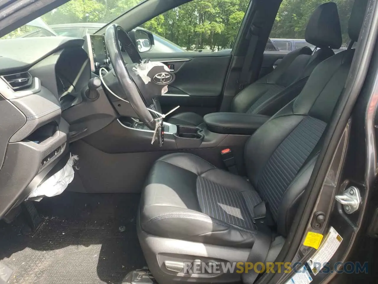 7 Photograph of a damaged car JTMEWRFV5KD518192 TOYOTA RAV4 2019