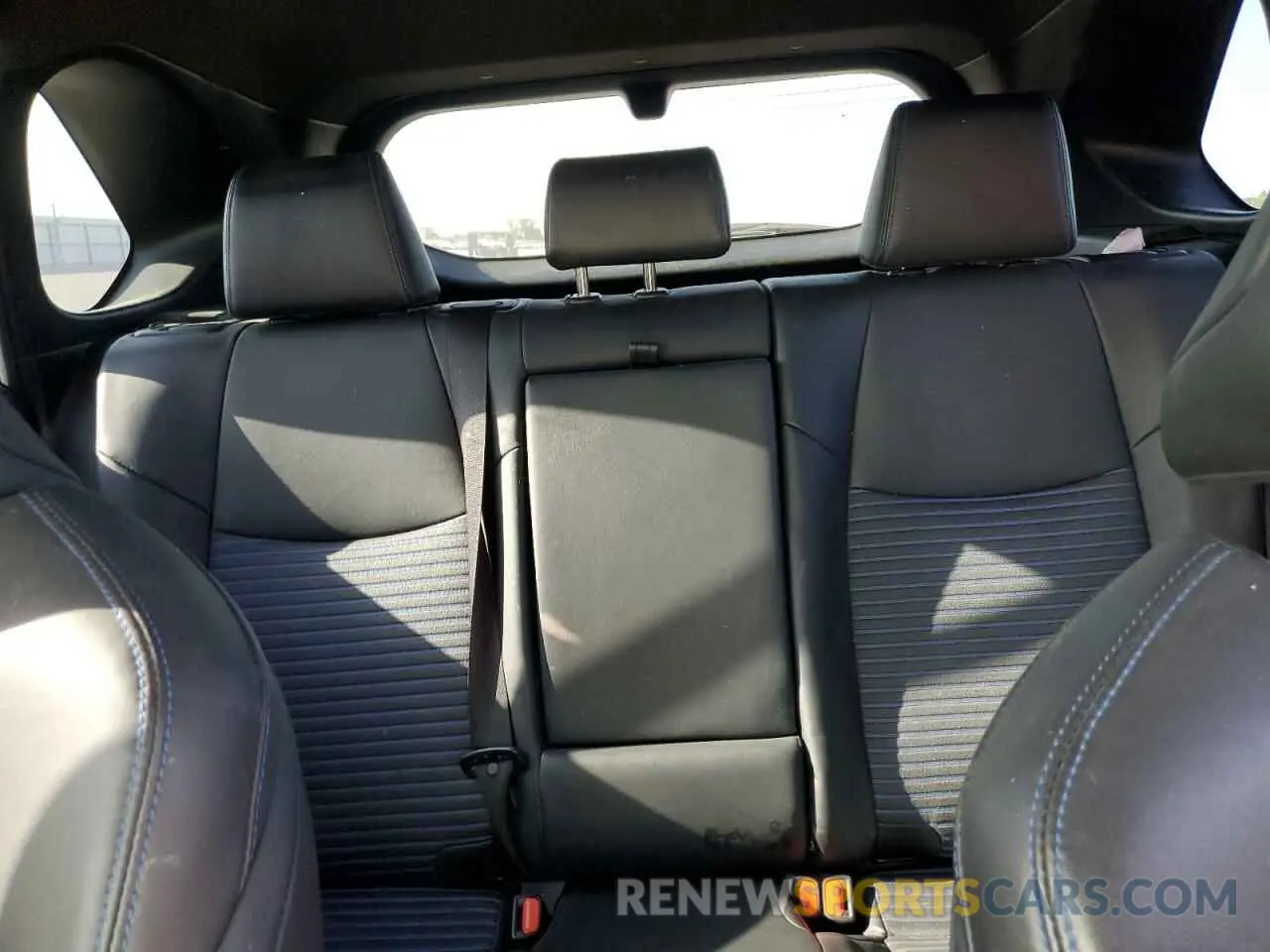 10 Photograph of a damaged car JTMEWRFV5KD519293 TOYOTA RAV4 2019