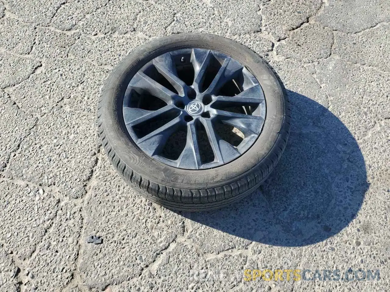 13 Photograph of a damaged car JTMEWRFV5KD519293 TOYOTA RAV4 2019