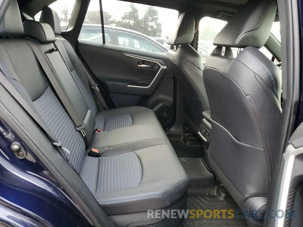 11 Photograph of a damaged car JTMEWRFV5KJ015991 TOYOTA RAV4 2019