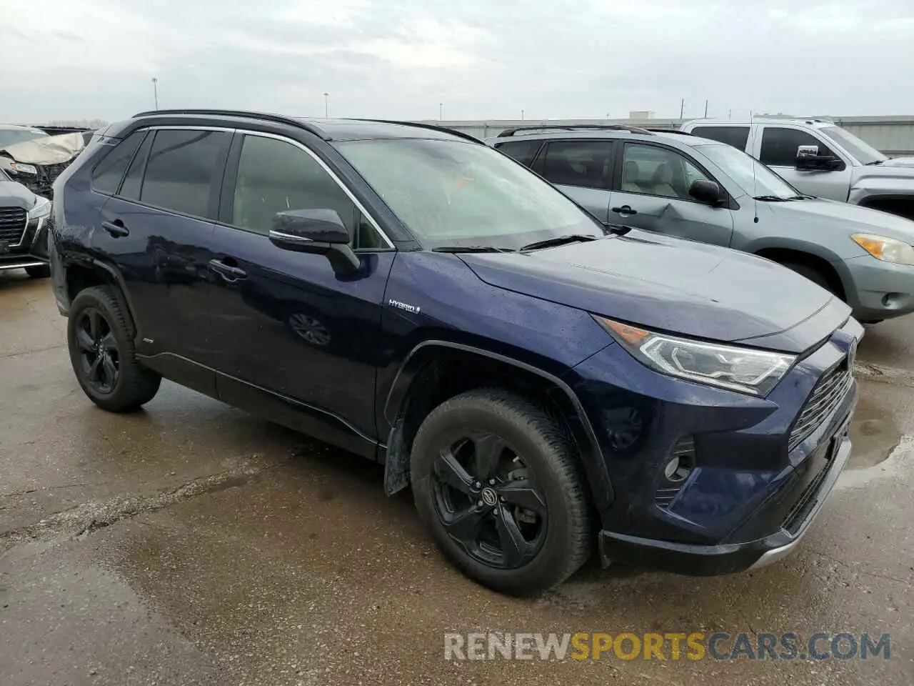 4 Photograph of a damaged car JTMEWRFV6KJ004109 TOYOTA RAV4 2019