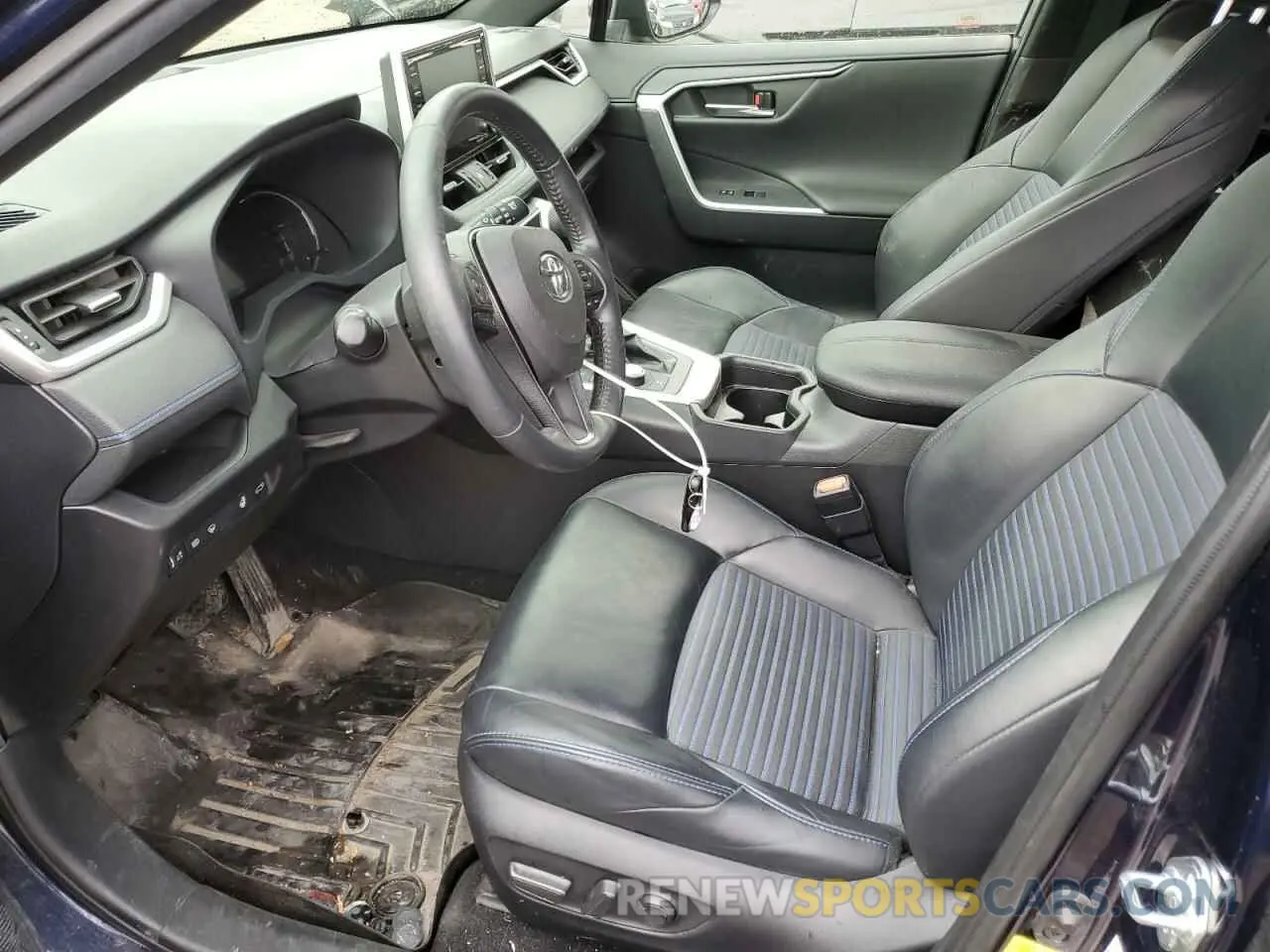 7 Photograph of a damaged car JTMEWRFV6KJ004109 TOYOTA RAV4 2019