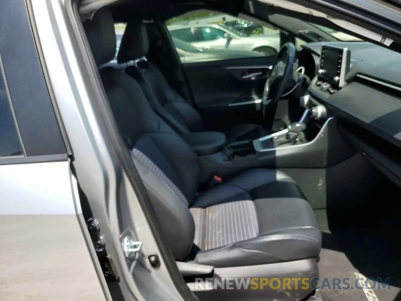 7 Photograph of a damaged car JTMEWRFV6KJ006362 TOYOTA RAV4 2019