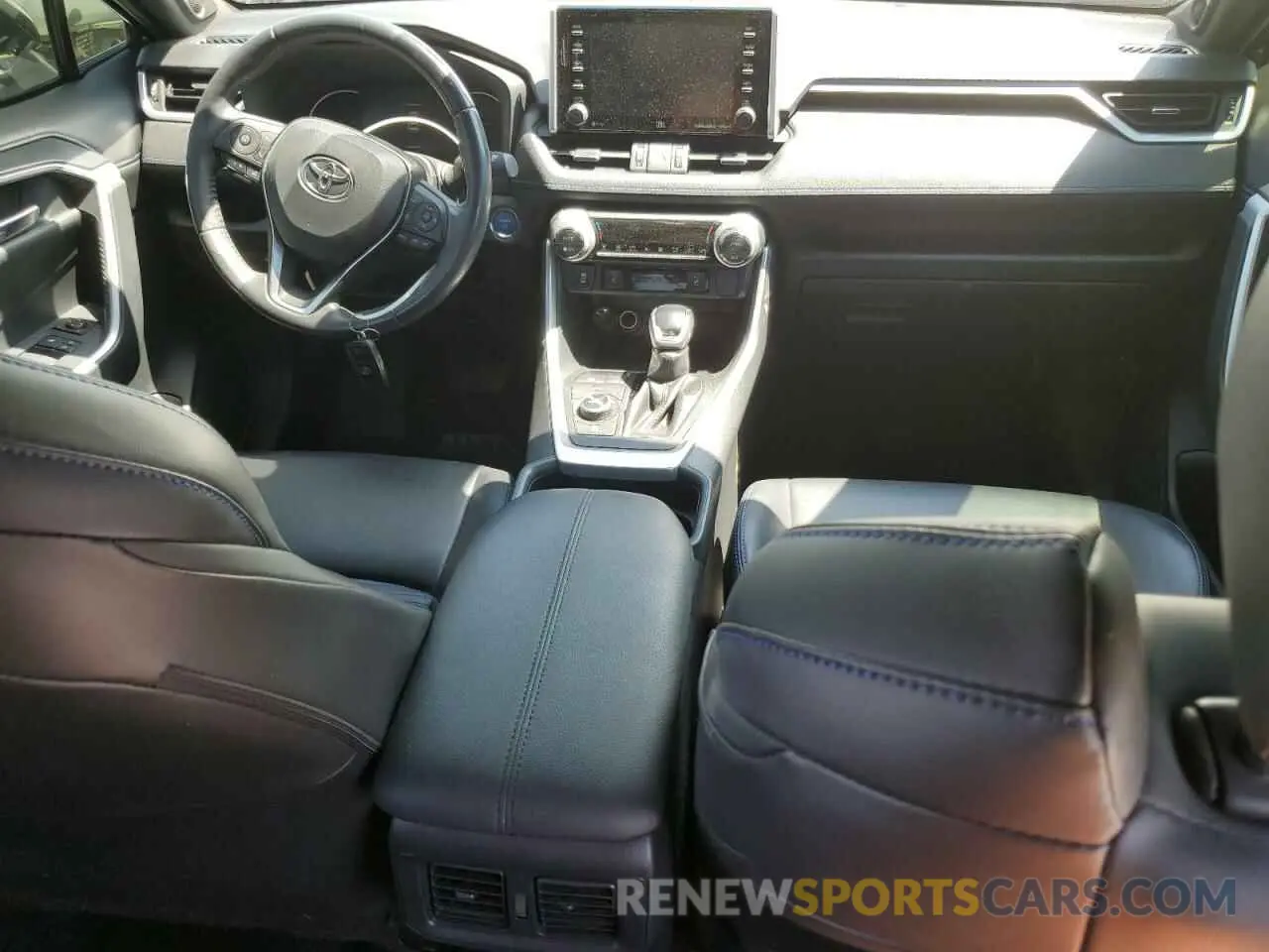 8 Photograph of a damaged car JTMEWRFV6KJ006362 TOYOTA RAV4 2019