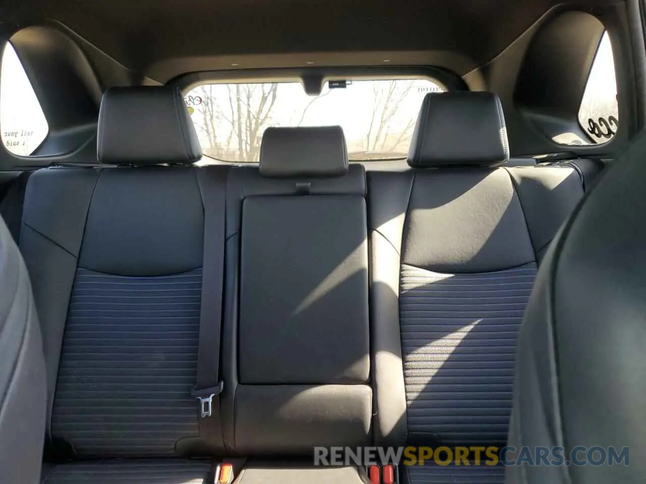 10 Photograph of a damaged car JTMEWRFV6KJ013537 TOYOTA RAV4 2019