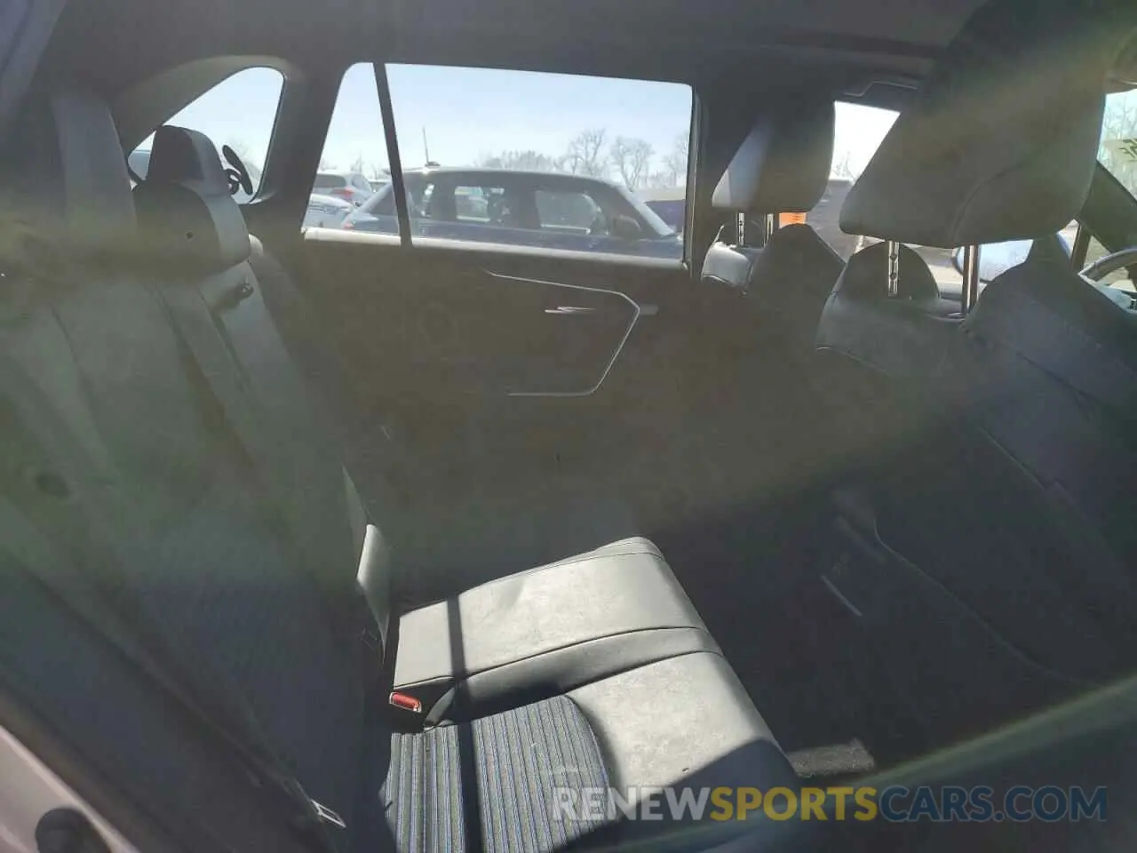 11 Photograph of a damaged car JTMEWRFV6KJ013537 TOYOTA RAV4 2019