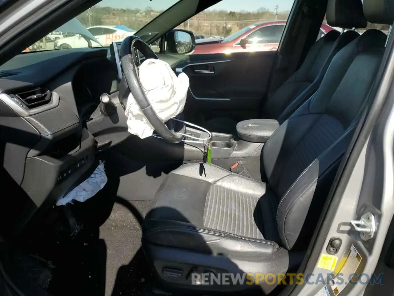 7 Photograph of a damaged car JTMEWRFV6KJ013537 TOYOTA RAV4 2019