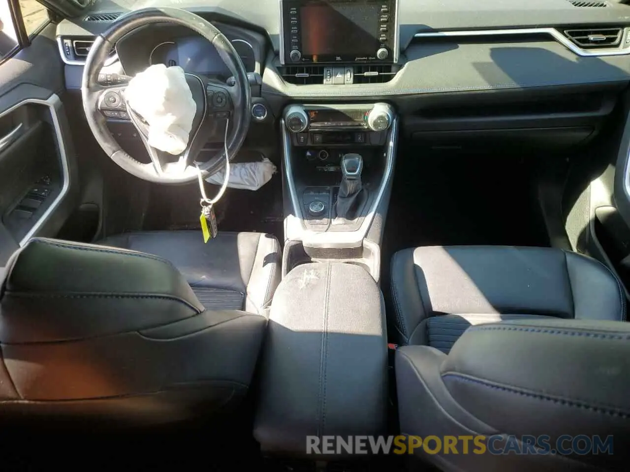 8 Photograph of a damaged car JTMEWRFV6KJ013537 TOYOTA RAV4 2019
