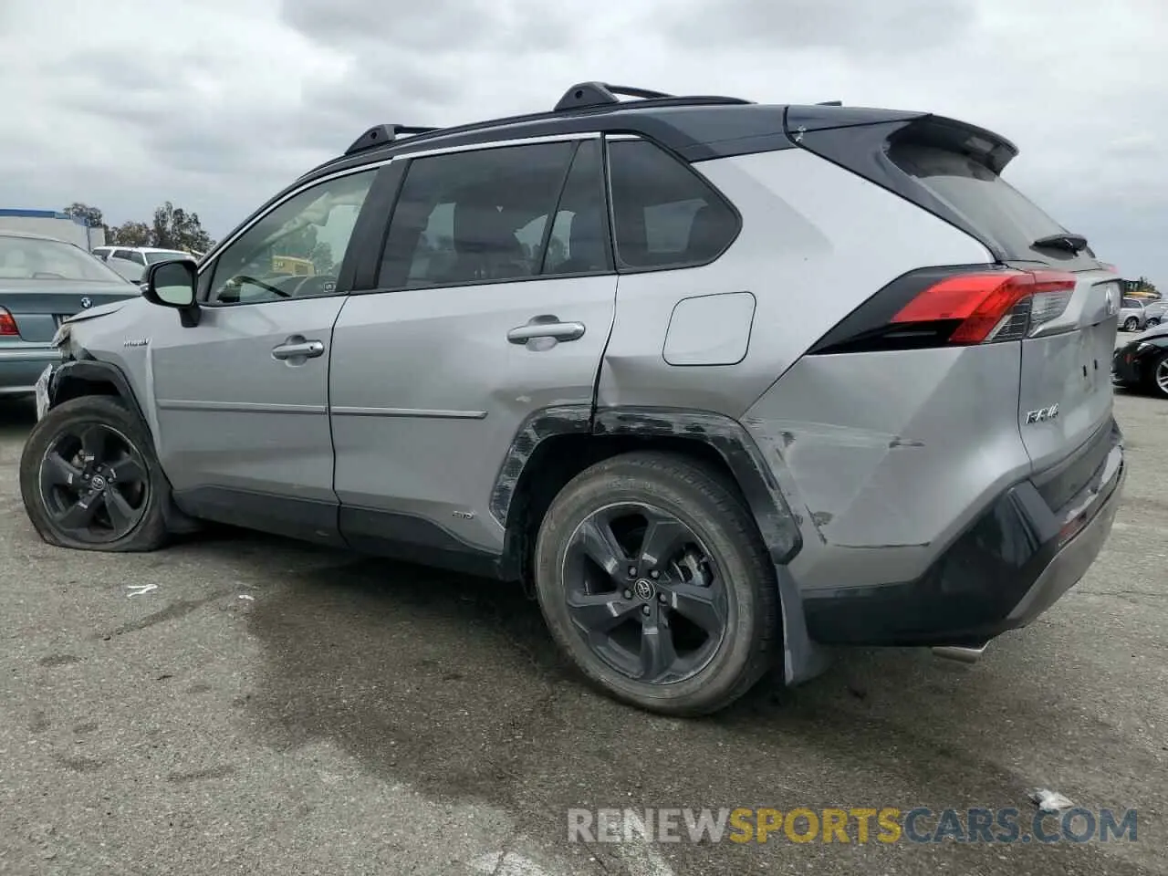 2 Photograph of a damaged car JTMEWRFV6KJ018236 TOYOTA RAV4 2019