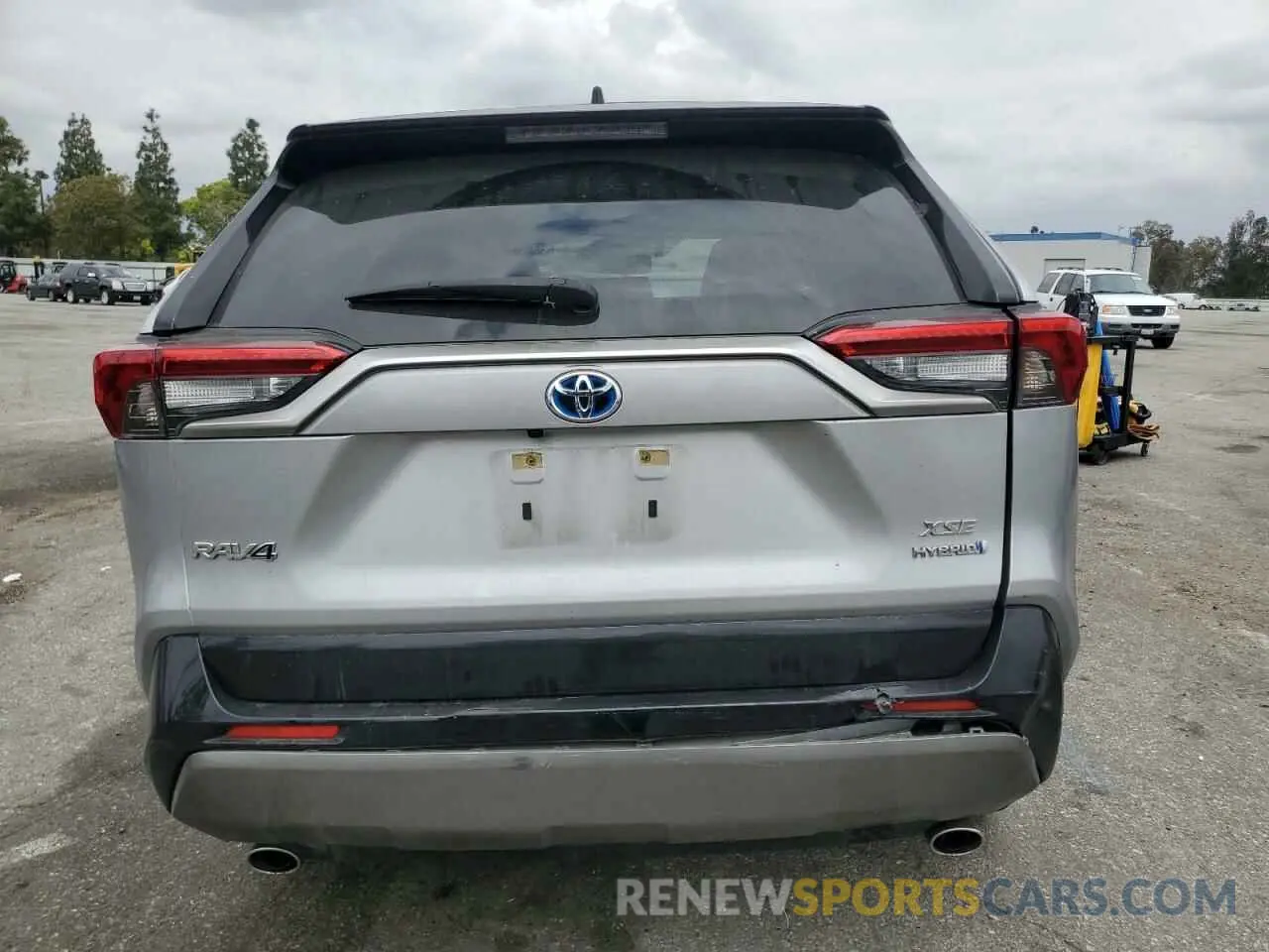 6 Photograph of a damaged car JTMEWRFV6KJ018236 TOYOTA RAV4 2019
