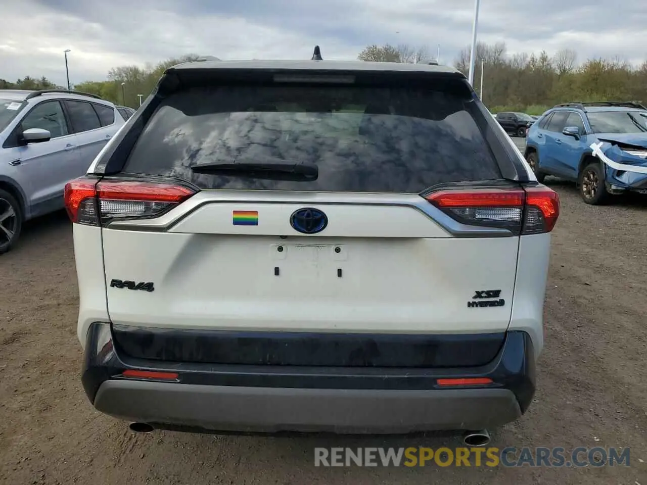 6 Photograph of a damaged car JTMEWRFV6KJ018494 TOYOTA RAV4 2019