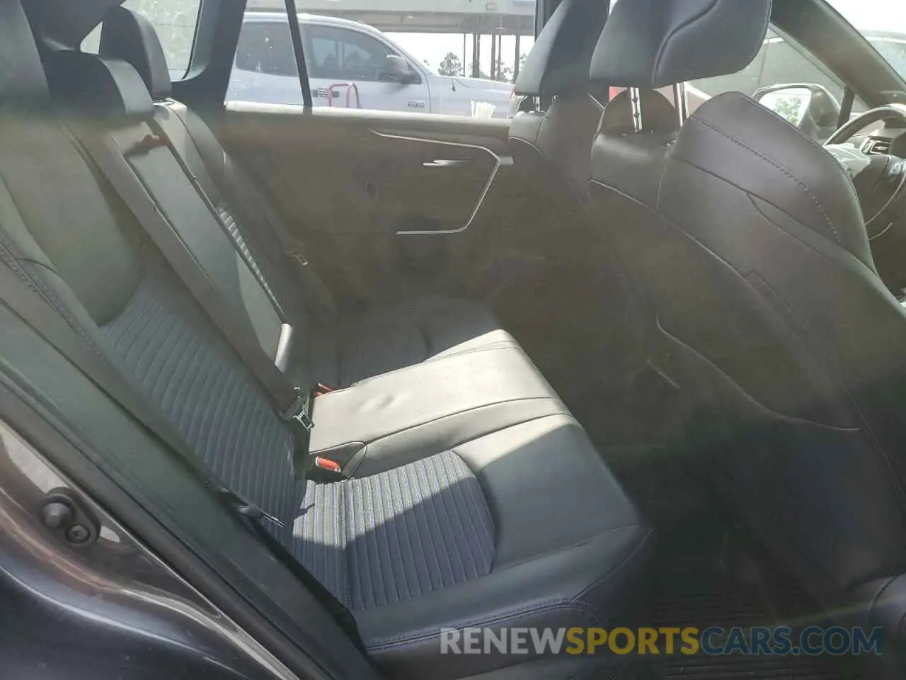 11 Photograph of a damaged car JTMEWRFV6KJ025154 TOYOTA RAV4 2019