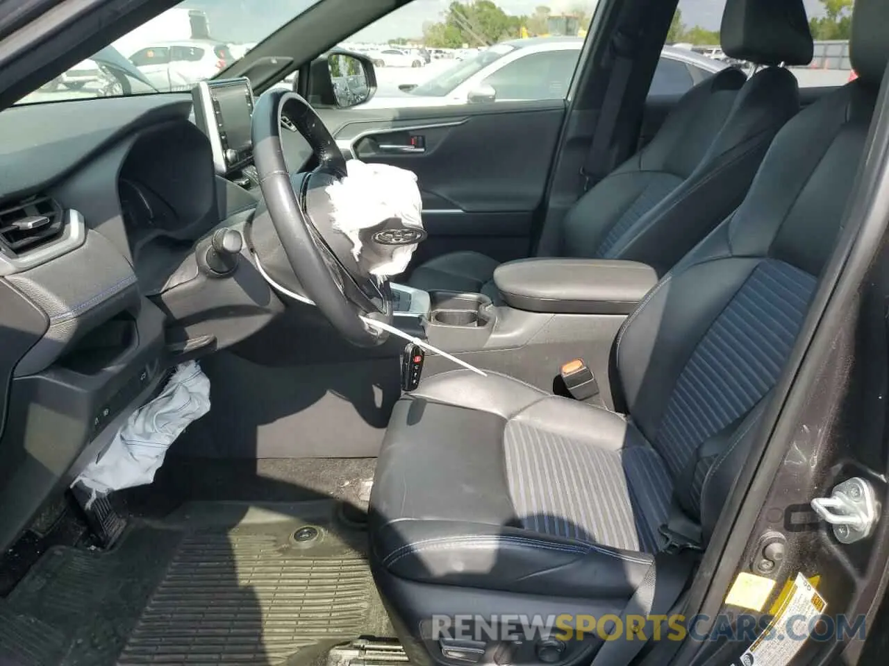 7 Photograph of a damaged car JTMEWRFV6KJ025154 TOYOTA RAV4 2019