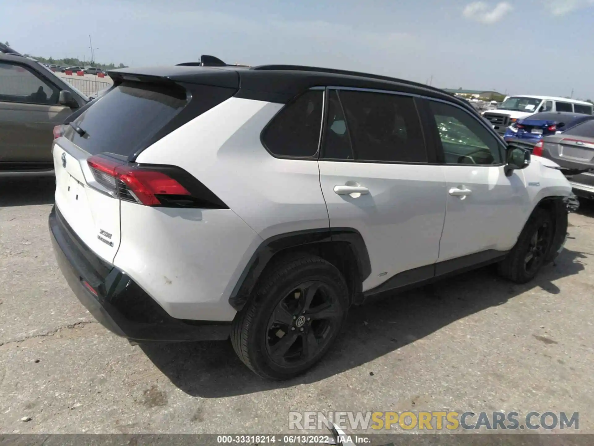 4 Photograph of a damaged car JTMEWRFV7KJ004085 TOYOTA RAV4 2019