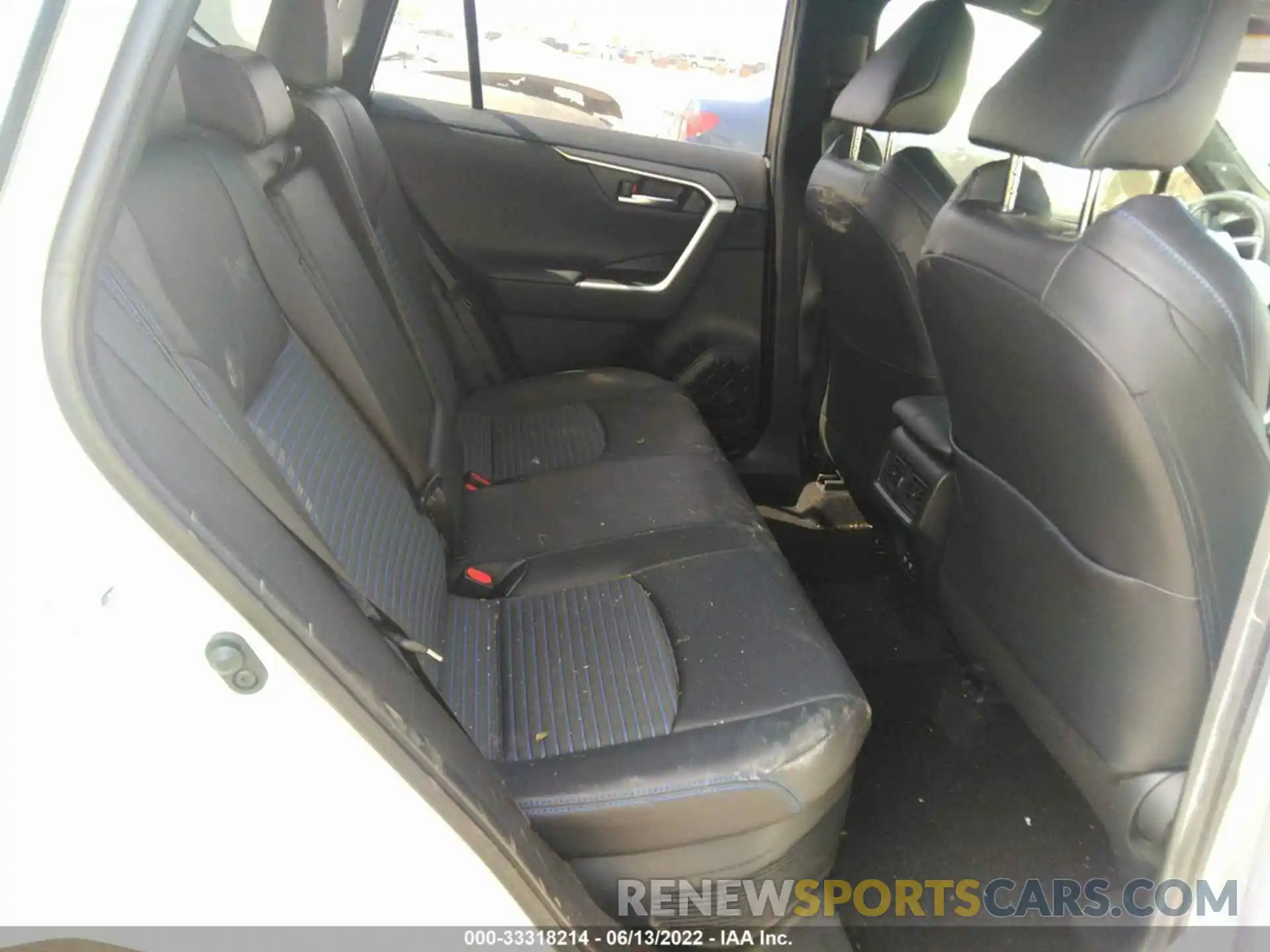 8 Photograph of a damaged car JTMEWRFV7KJ004085 TOYOTA RAV4 2019