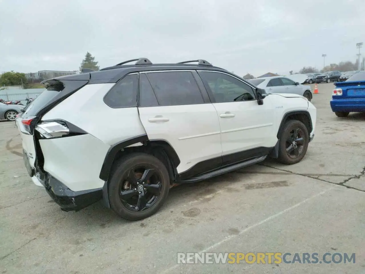 3 Photograph of a damaged car JTMEWRFV7KJ009948 TOYOTA RAV4 2019