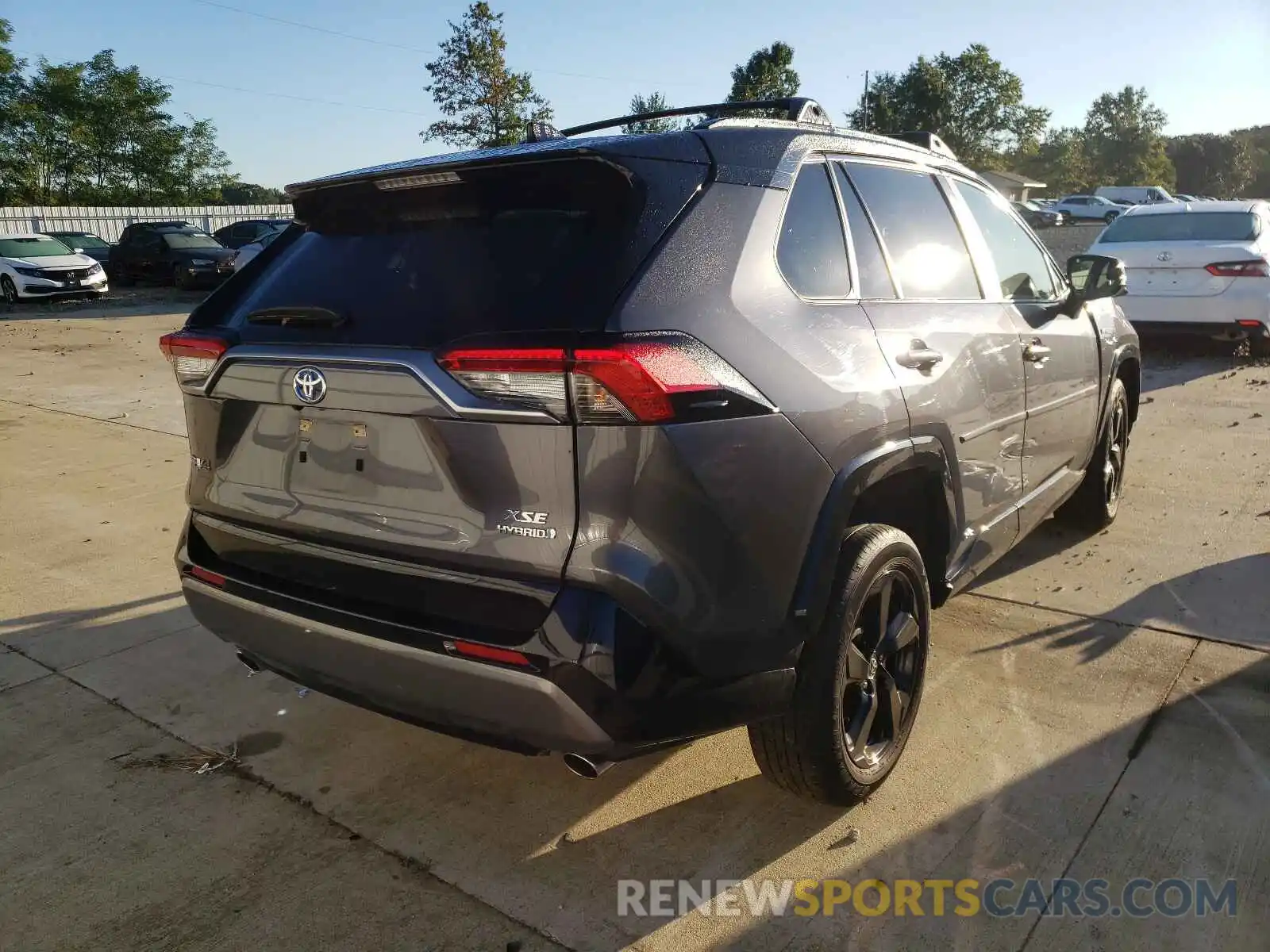 4 Photograph of a damaged car JTMEWRFV7KJ025938 TOYOTA RAV4 2019