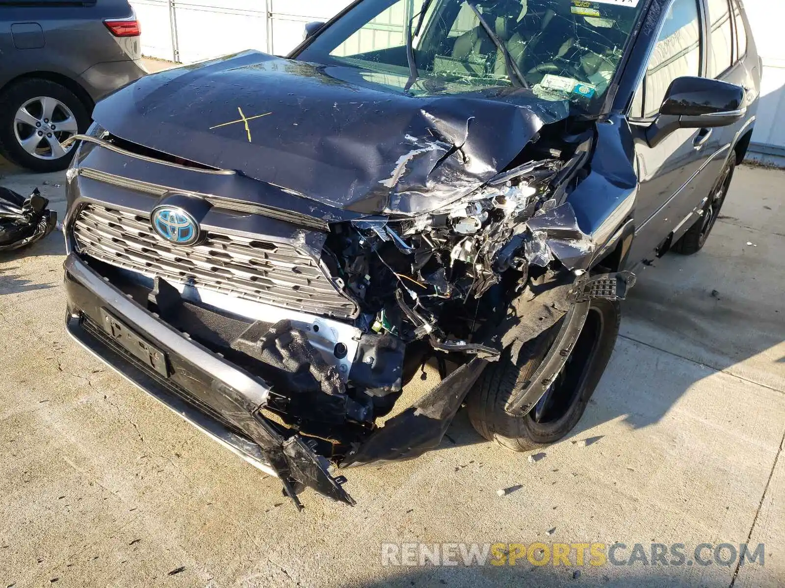 9 Photograph of a damaged car JTMEWRFV7KJ025938 TOYOTA RAV4 2019