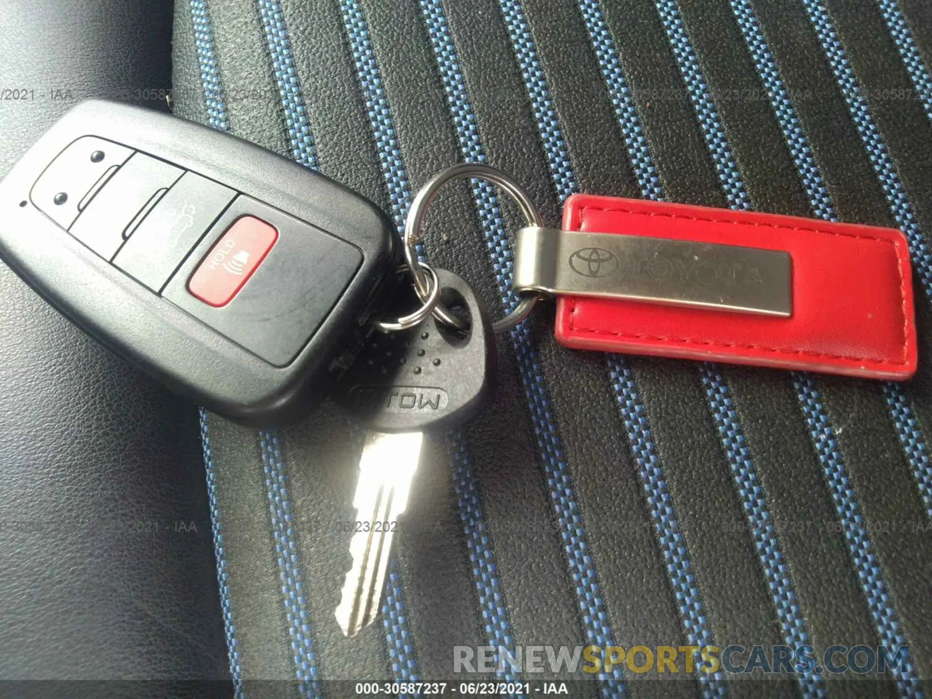 11 Photograph of a damaged car JTMEWRFV8KD521006 TOYOTA RAV4 2019