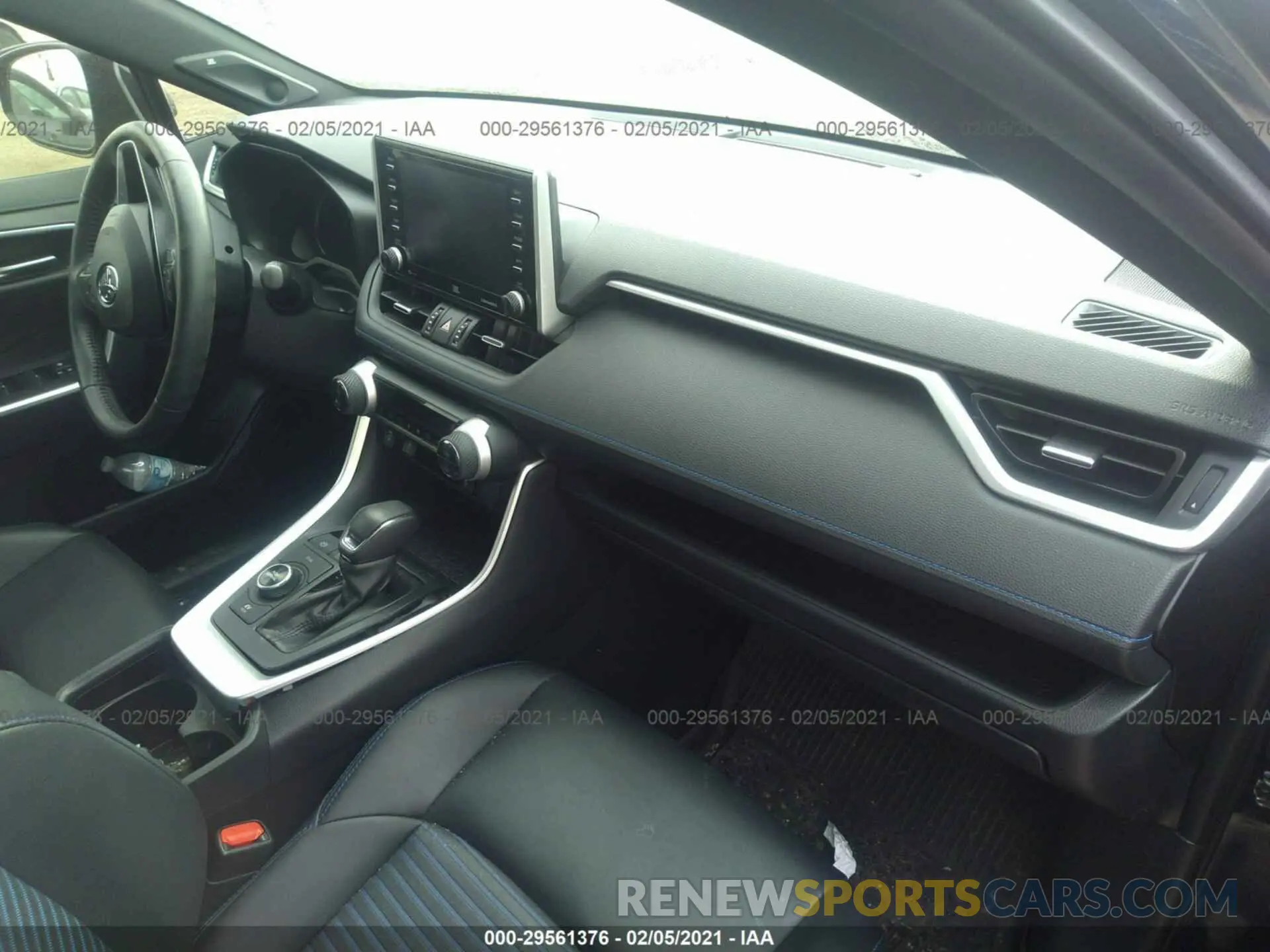 5 Photograph of a damaged car JTMEWRFV8KJ006041 TOYOTA RAV4 2019