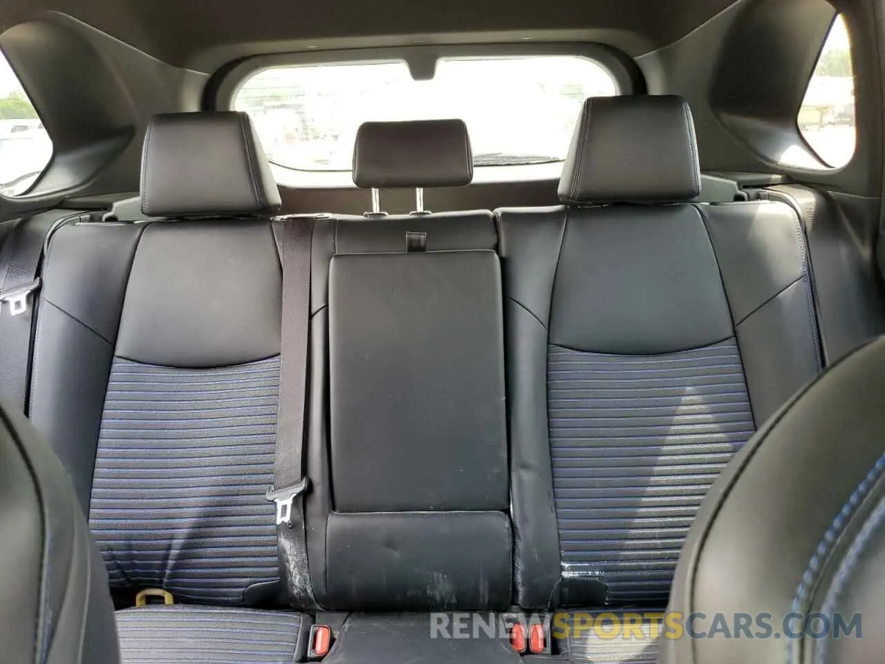 10 Photograph of a damaged car JTMEWRFV8KJ015824 TOYOTA RAV4 2019