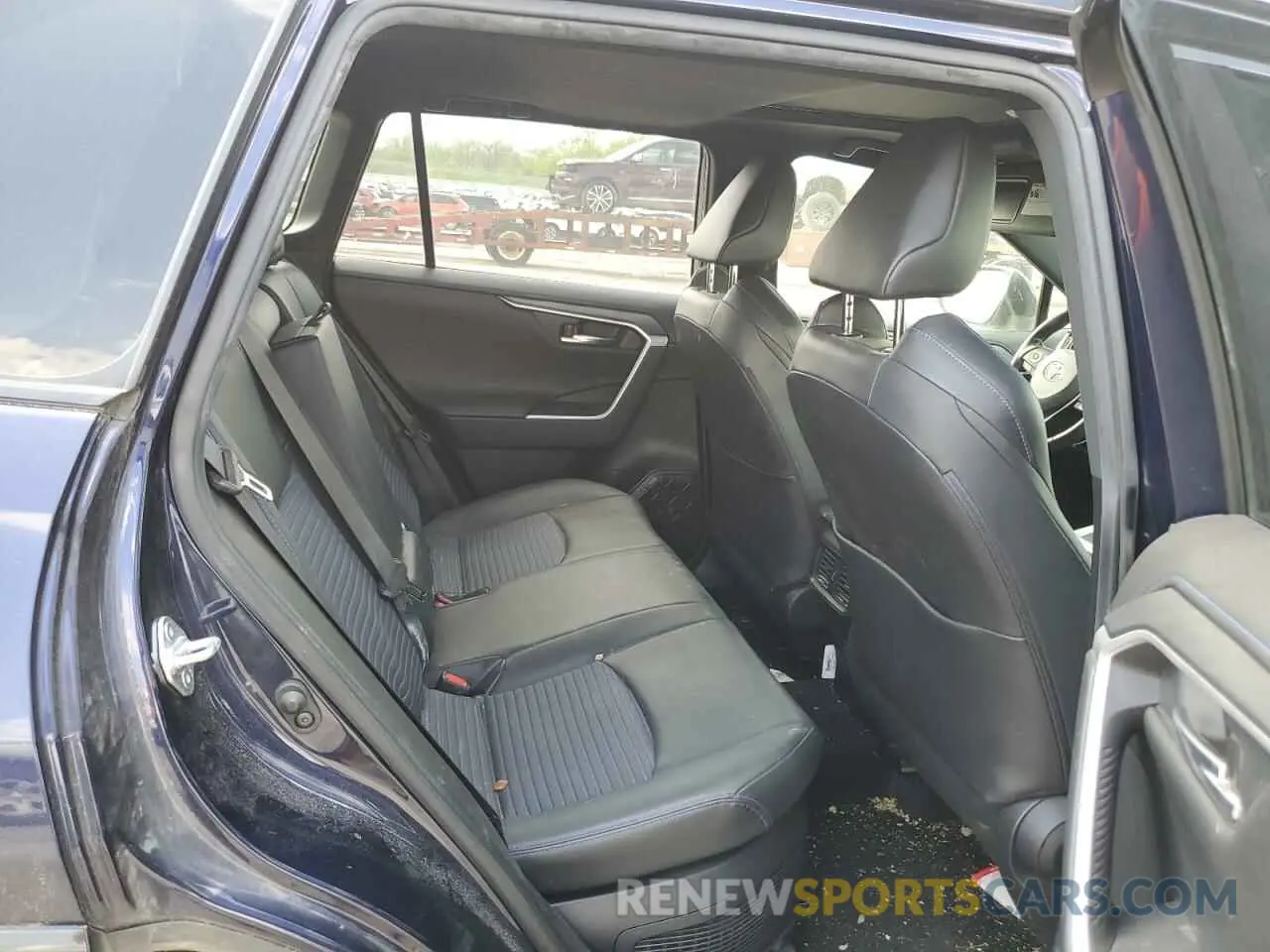 11 Photograph of a damaged car JTMEWRFV8KJ015824 TOYOTA RAV4 2019