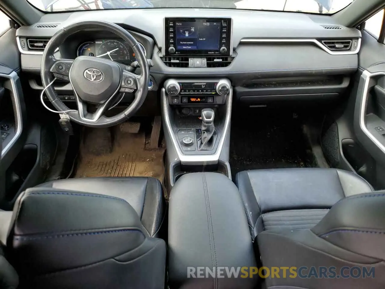 8 Photograph of a damaged car JTMEWRFV8KJ015824 TOYOTA RAV4 2019