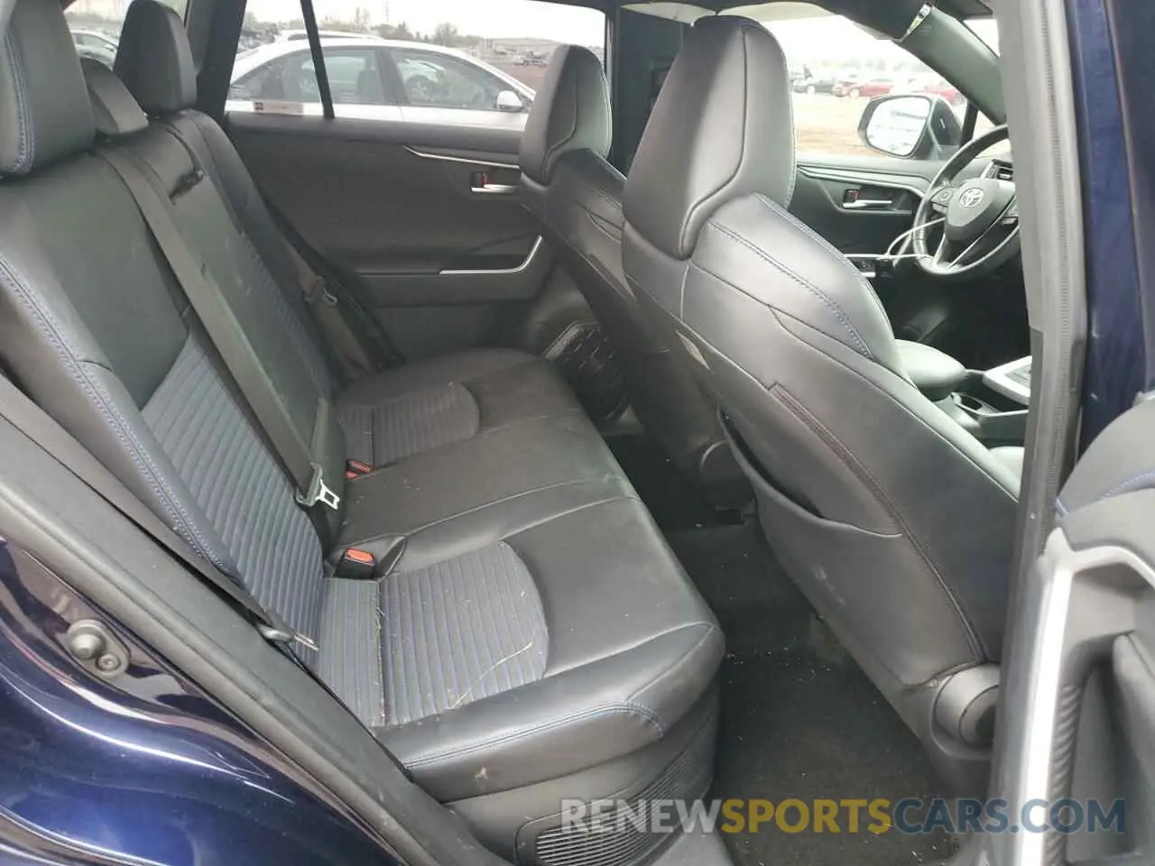 10 Photograph of a damaged car JTMEWRFV9KJ004900 TOYOTA RAV4 2019