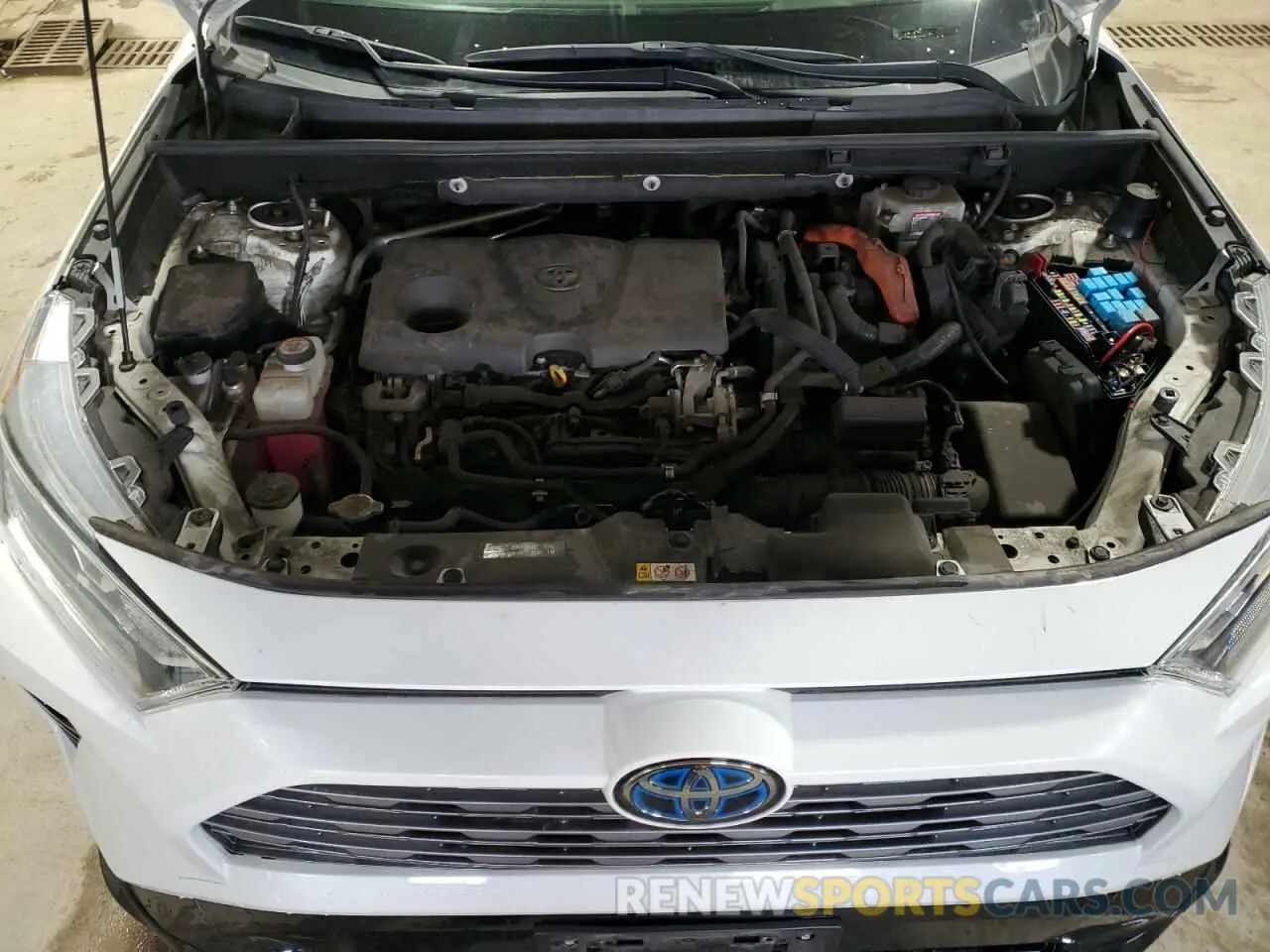 12 Photograph of a damaged car JTMEWRFVXKD510024 TOYOTA RAV4 2019