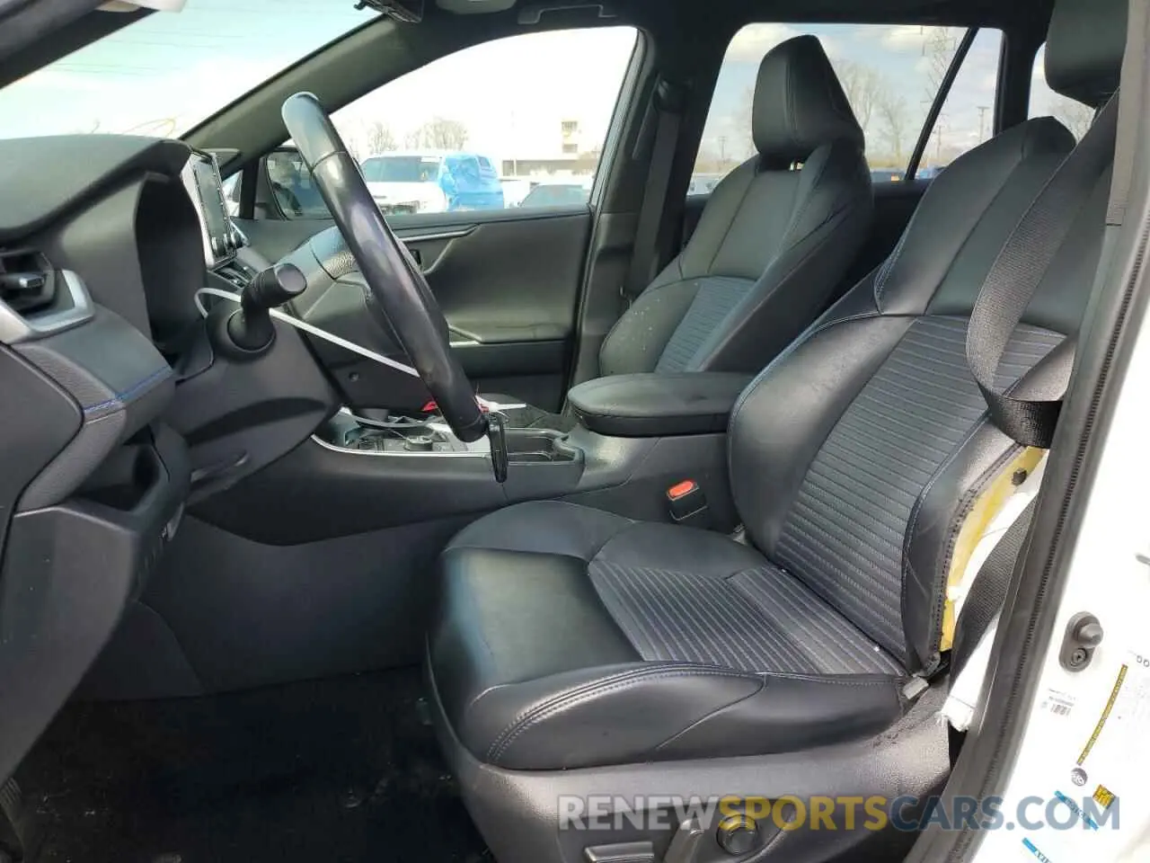 7 Photograph of a damaged car JTMEWRFVXKD510024 TOYOTA RAV4 2019