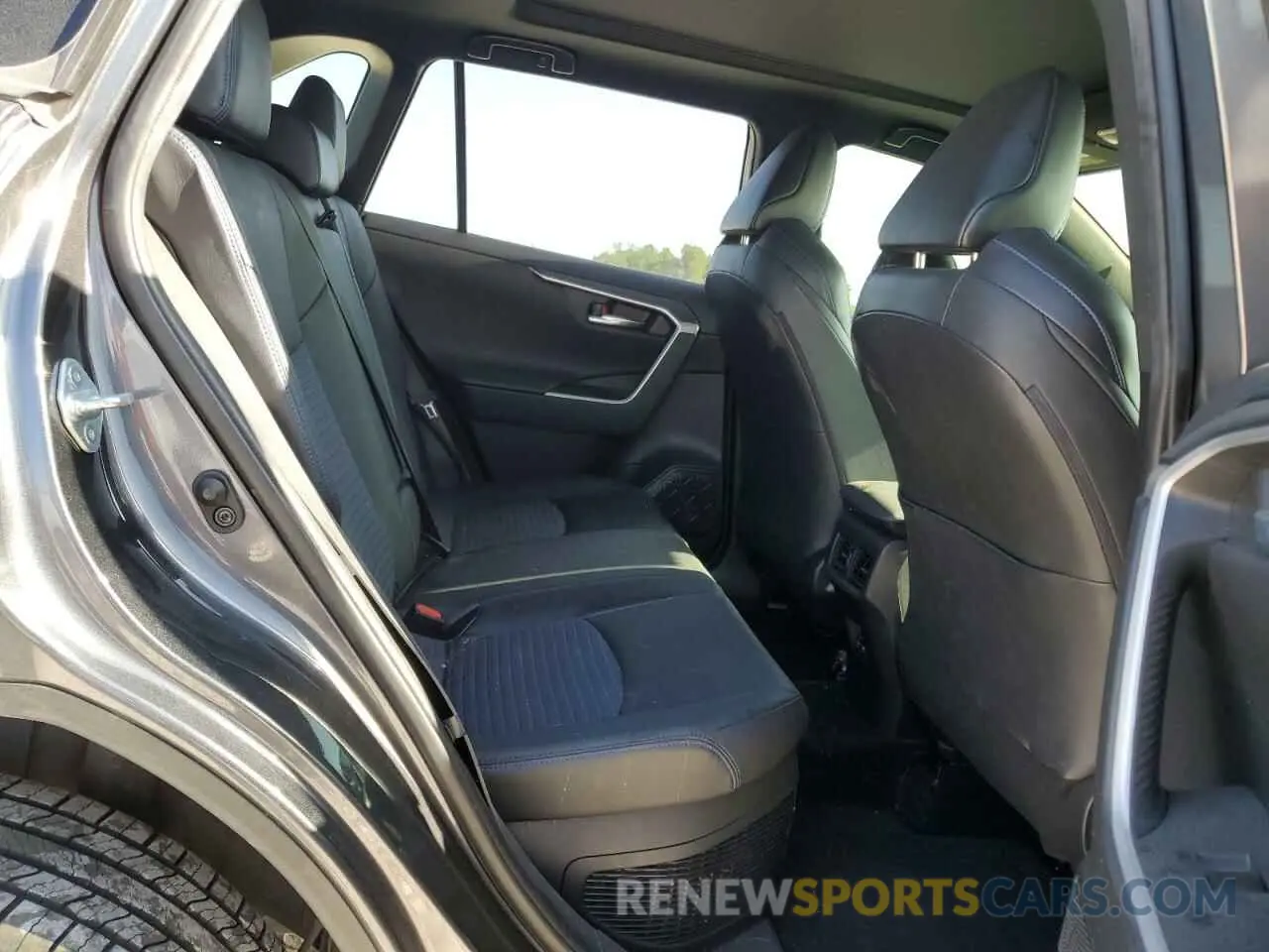 11 Photograph of a damaged car JTMEWRFVXKD516292 TOYOTA RAV4 2019