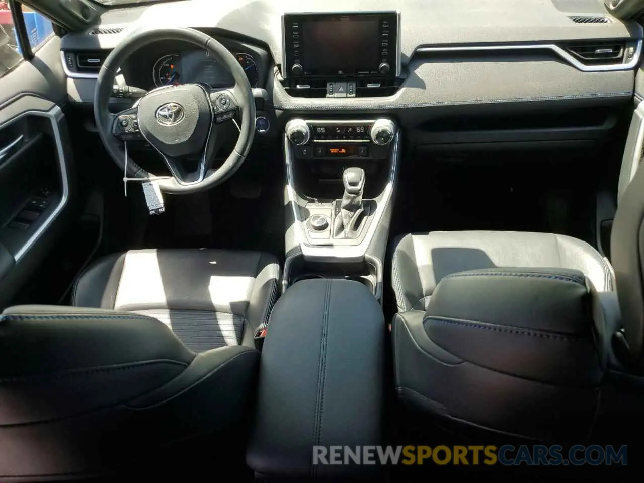 8 Photograph of a damaged car JTMEWRFVXKD519161 TOYOTA RAV4 2019