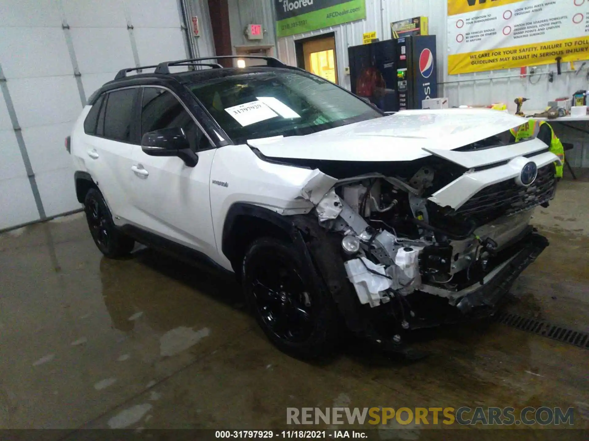 1 Photograph of a damaged car JTMEWRFVXKJ017526 TOYOTA RAV4 2019