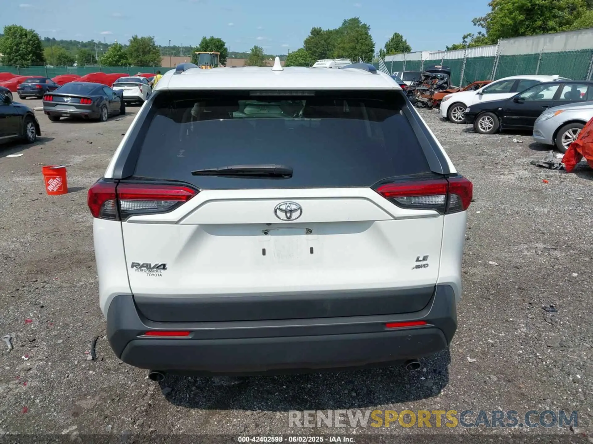 16 Photograph of a damaged car JTMF1RFV0KD045059 TOYOTA RAV4 2019