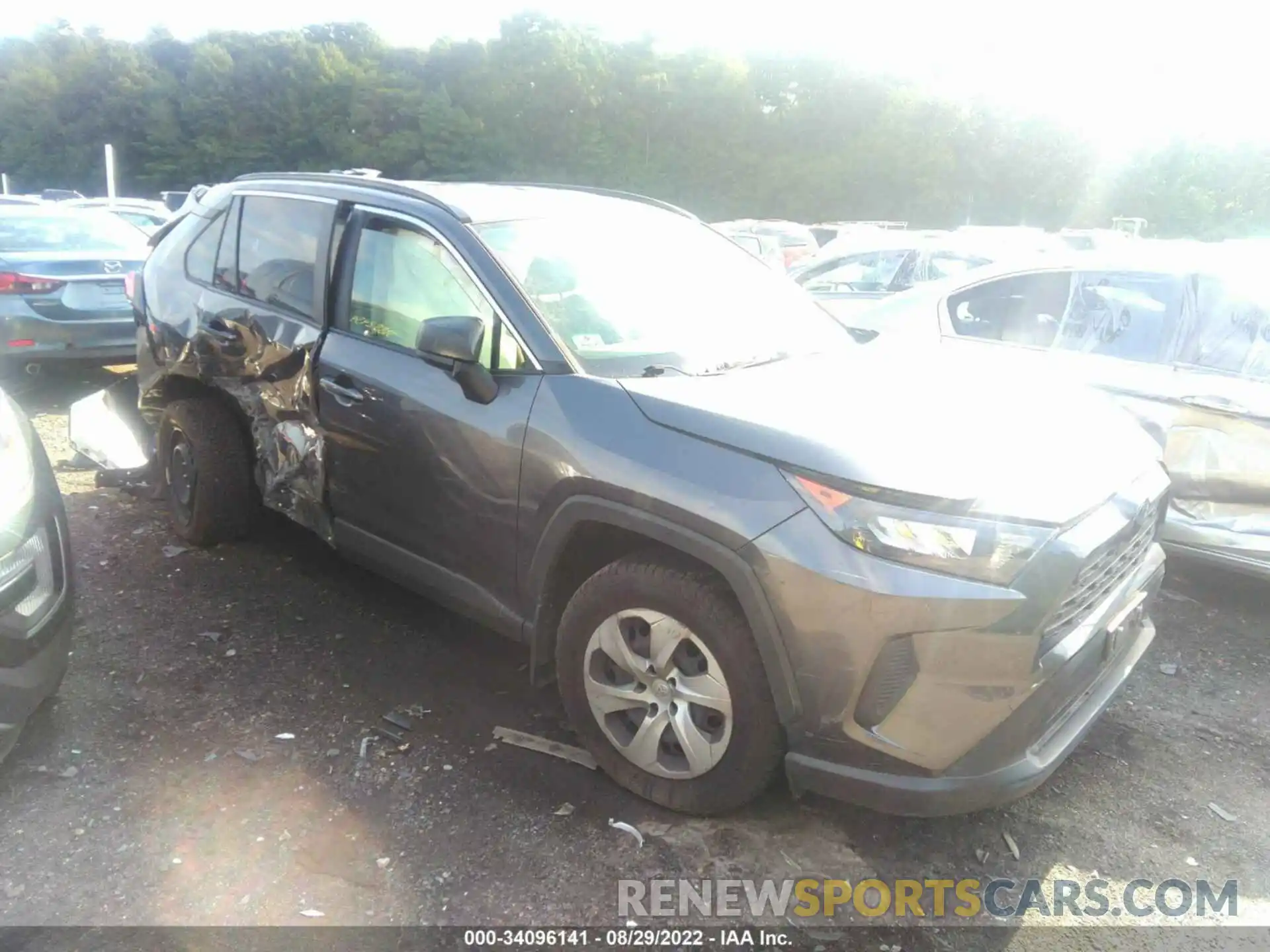 1 Photograph of a damaged car JTMF1RFV0KJ007509 TOYOTA RAV4 2019