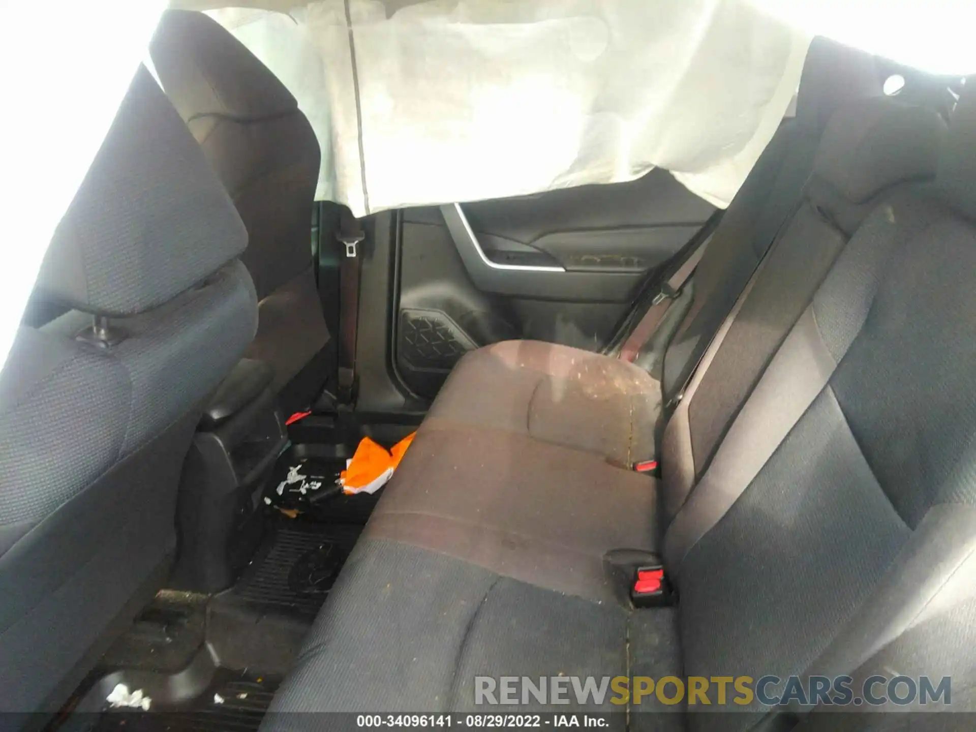 8 Photograph of a damaged car JTMF1RFV0KJ007509 TOYOTA RAV4 2019