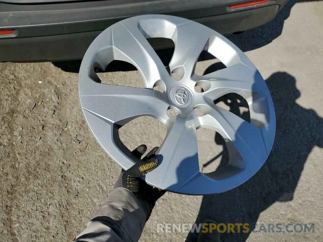 12 Photograph of a damaged car JTMF1RFV0KJ024066 TOYOTA RAV4 2019