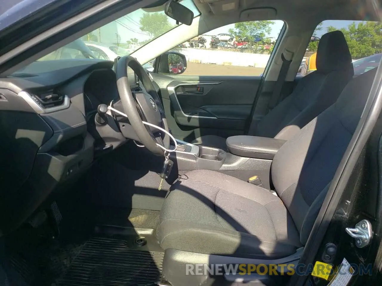 7 Photograph of a damaged car JTMF1RFV1KJ012458 TOYOTA RAV4 2019