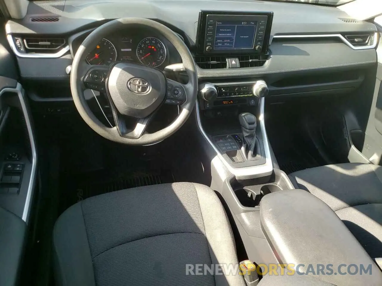 8 Photograph of a damaged car JTMF1RFV1KJ012458 TOYOTA RAV4 2019
