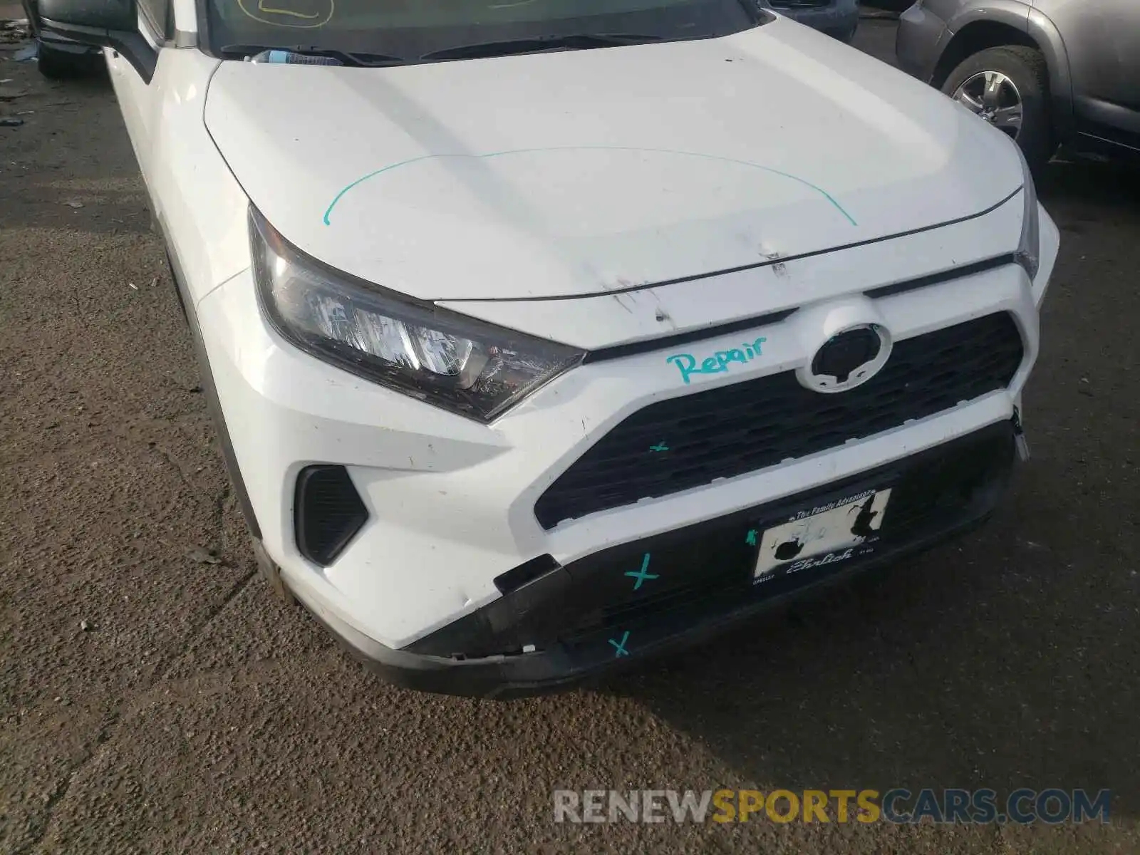 9 Photograph of a damaged car JTMF1RFV2KD030871 TOYOTA RAV4 2019