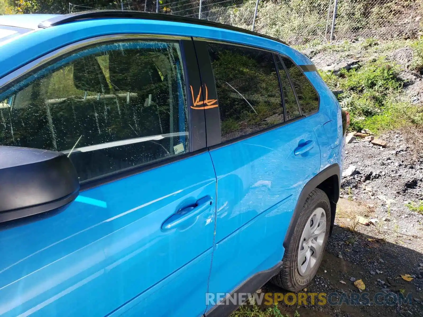 9 Photograph of a damaged car JTMF1RFV2KJ003901 TOYOTA RAV4 2019